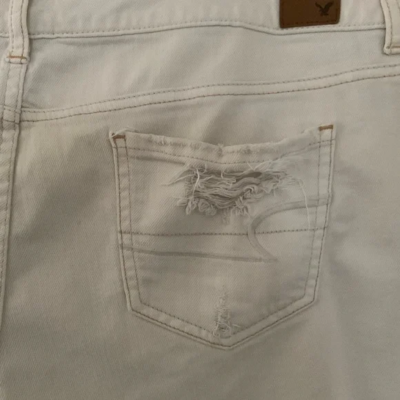 American Eagle Distressed Denim Shorts Size 14 Cream - Picture 4 of 7